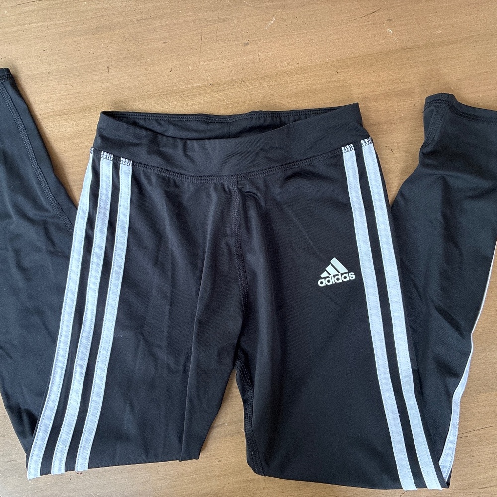 Girls Adidas brand track pants size small (7/8)